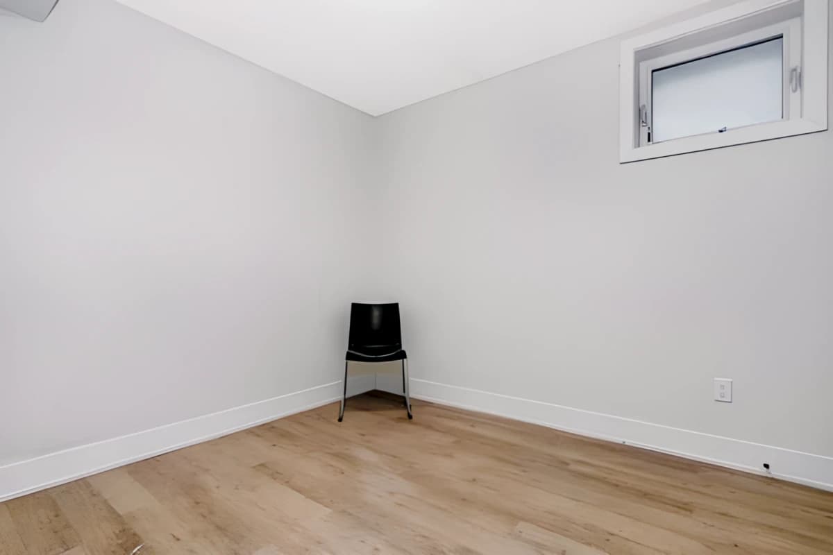 6 Bed 3 Bath- 1G-D