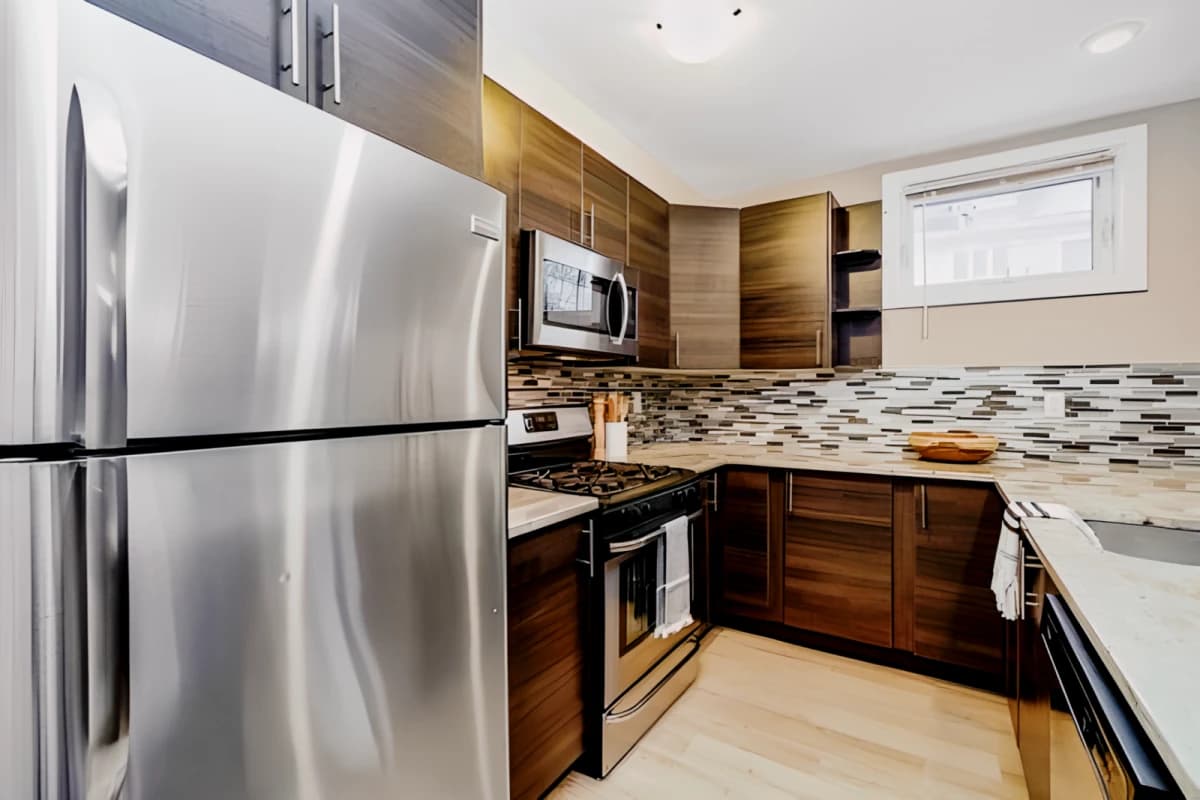 6 Bed 3 Bath- 1G-D