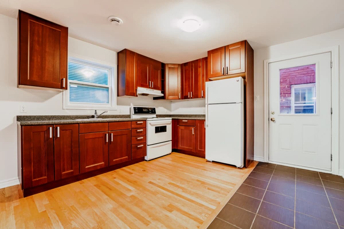 1 Bedroom in  5 bed 2 bath