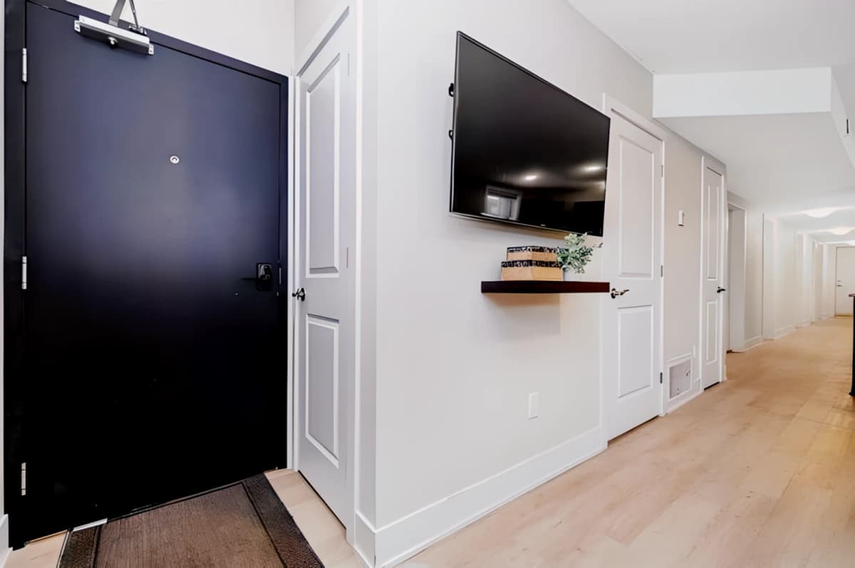 6 Bed 3 Bath- 1G-D