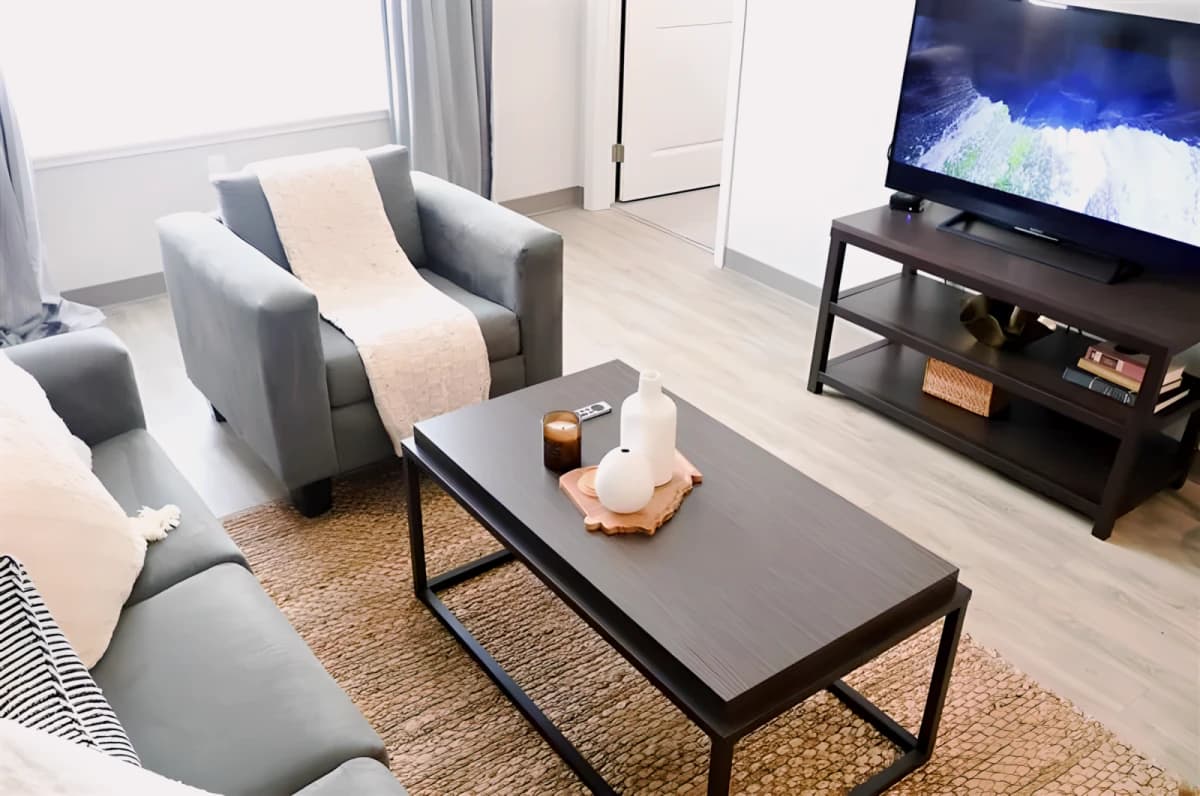 200 Edgewood image
