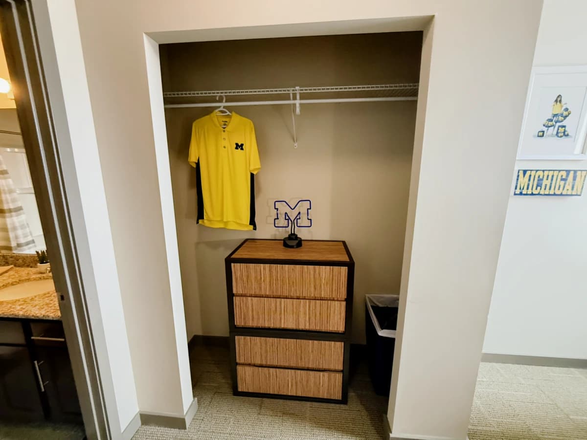 2 Bedrooms 2 Bathrooms