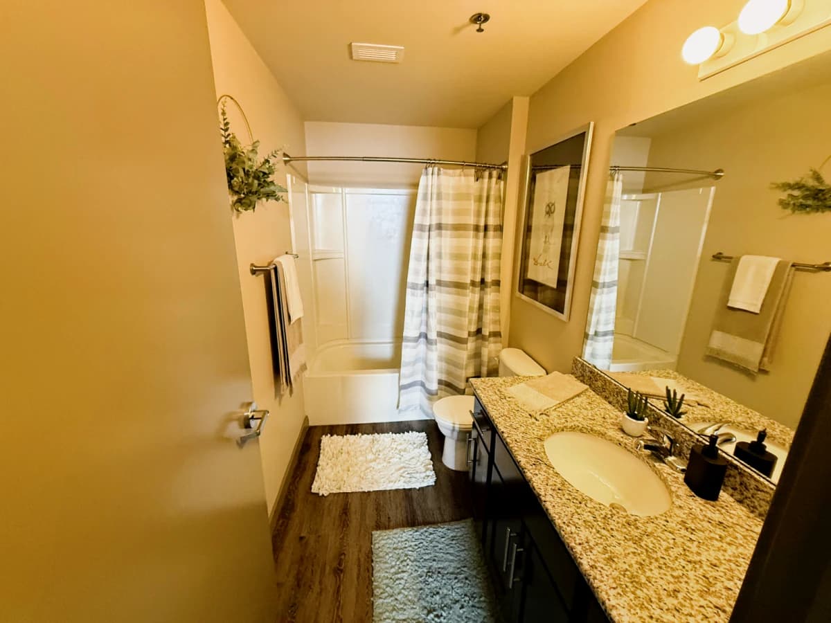 2 Bedrooms 2 Bathrooms