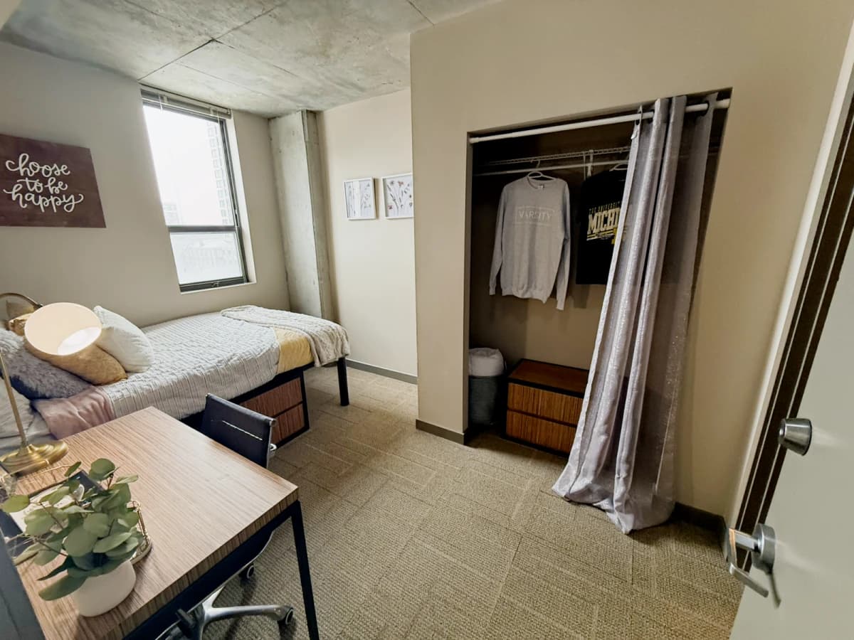 2 Bedrooms 2 Bathrooms