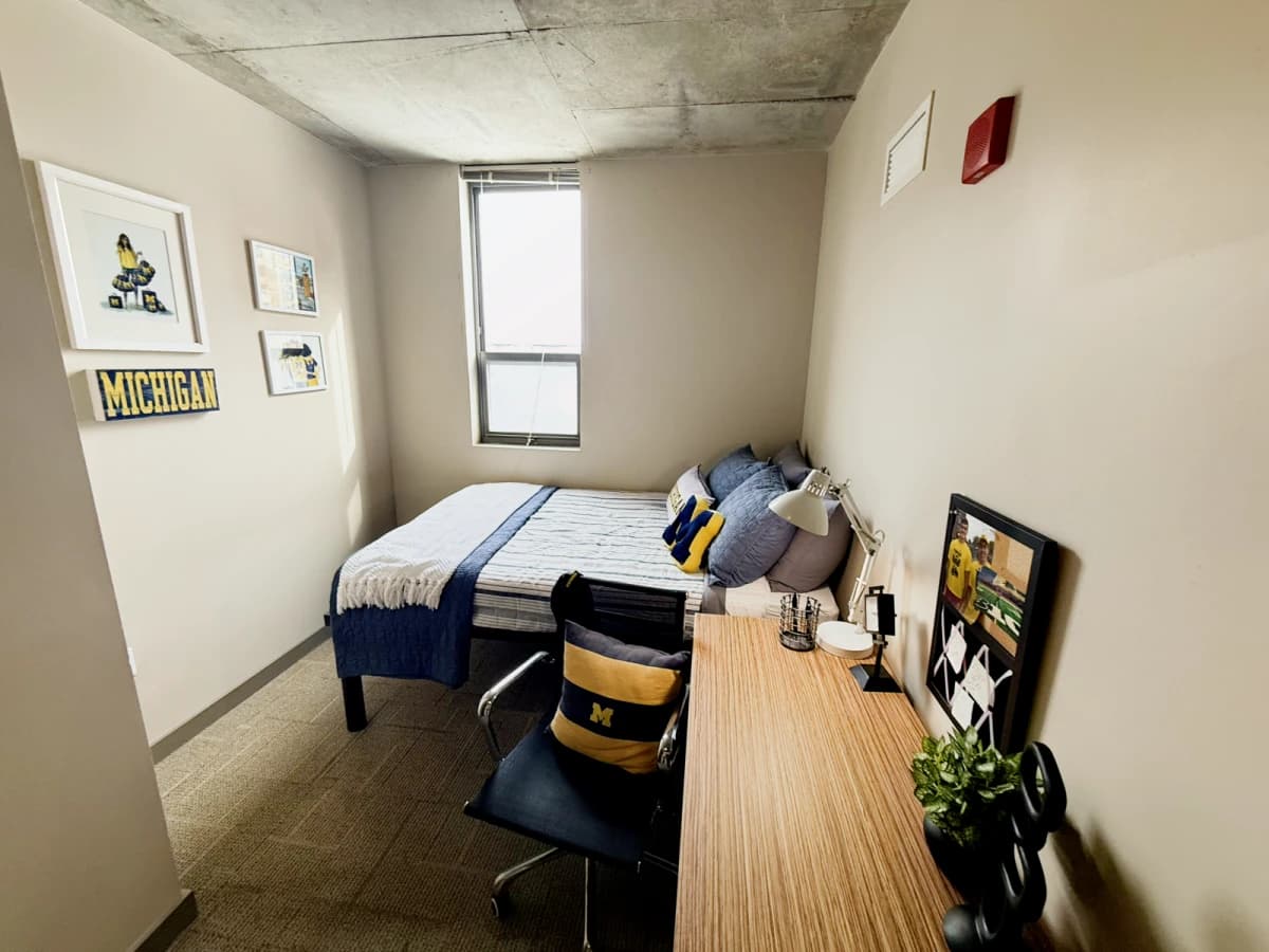 2 Bedrooms 2 Bathrooms