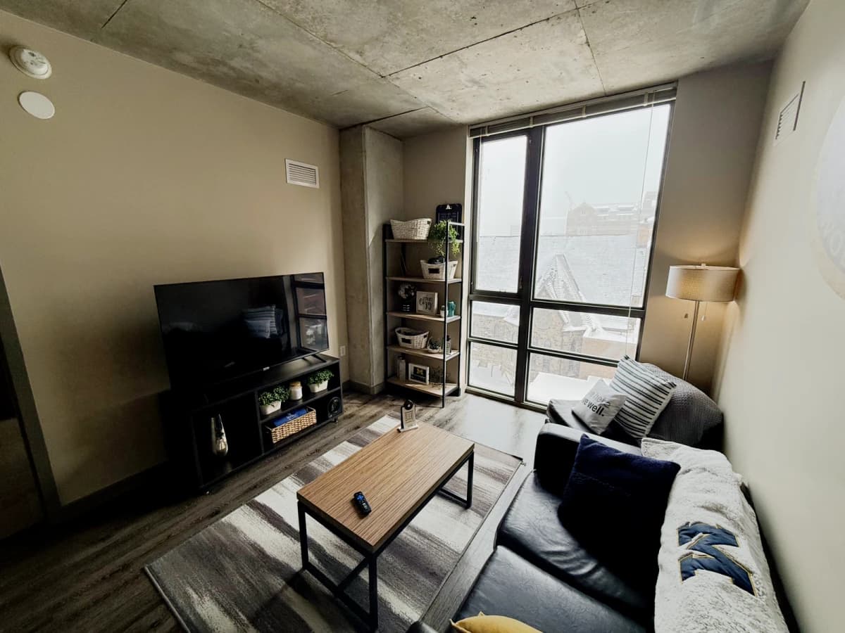 2 Bedrooms 2 Bathrooms