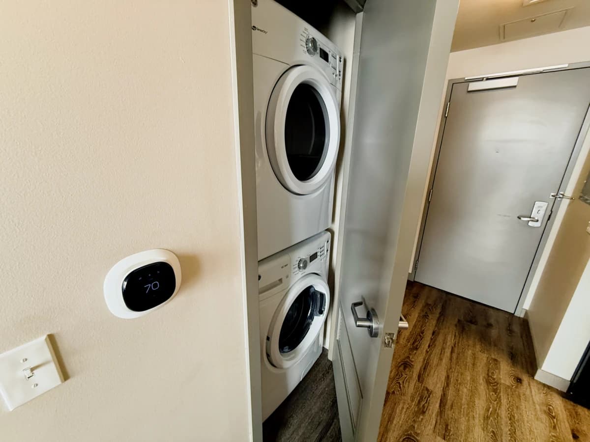 2 Bedrooms 2 Bathrooms