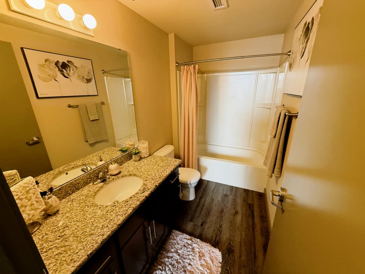 2 Bedrooms 2 Bathrooms
