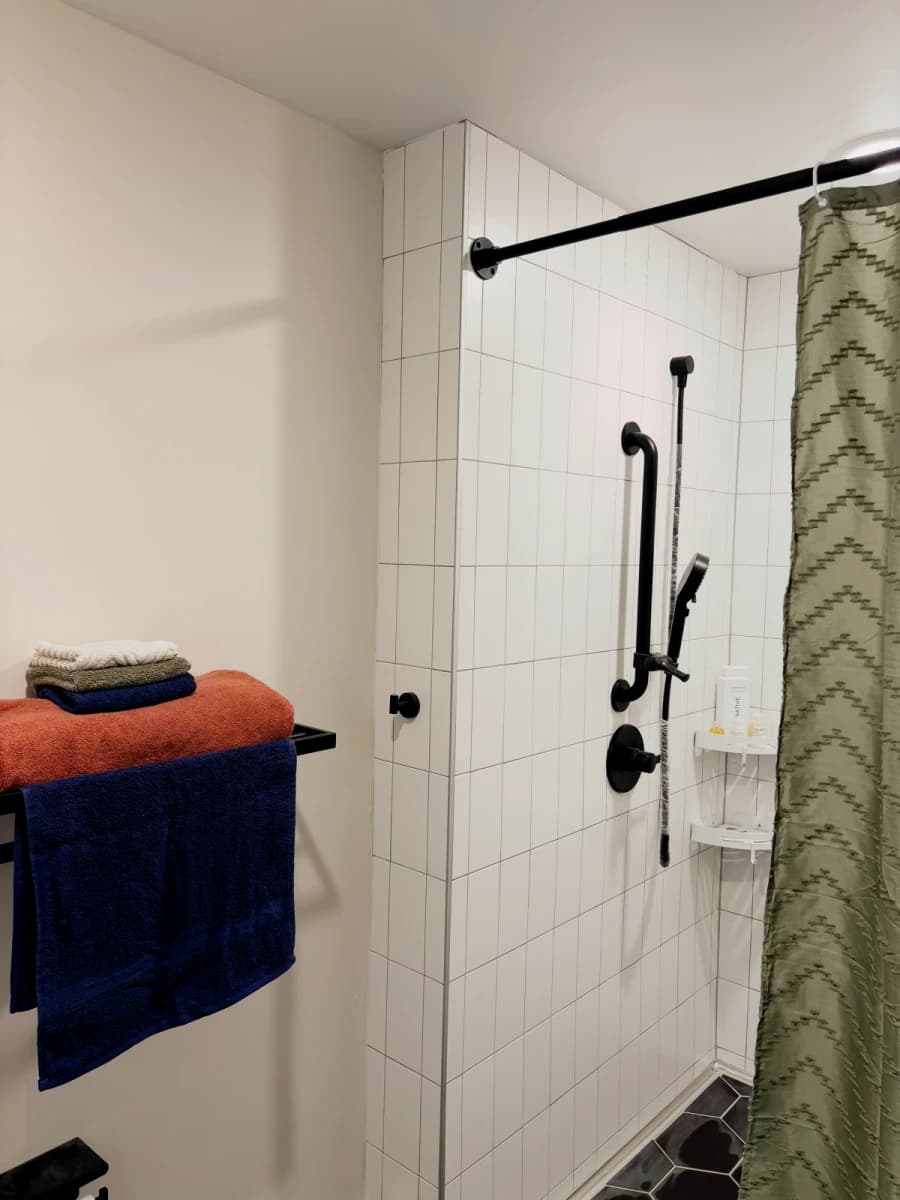 6nineteen image 3