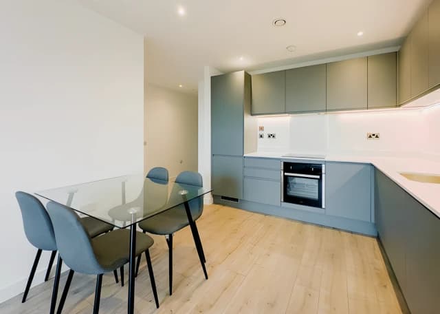 2 Bedrooms 2 bathrooms