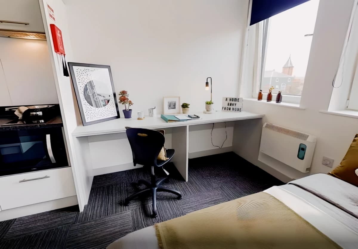 iQ Newland House image