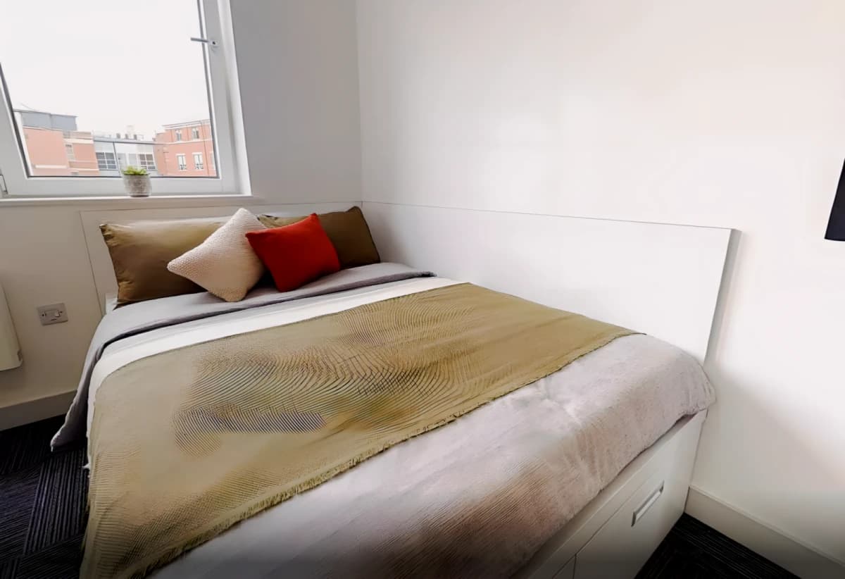 iQ Newland House image