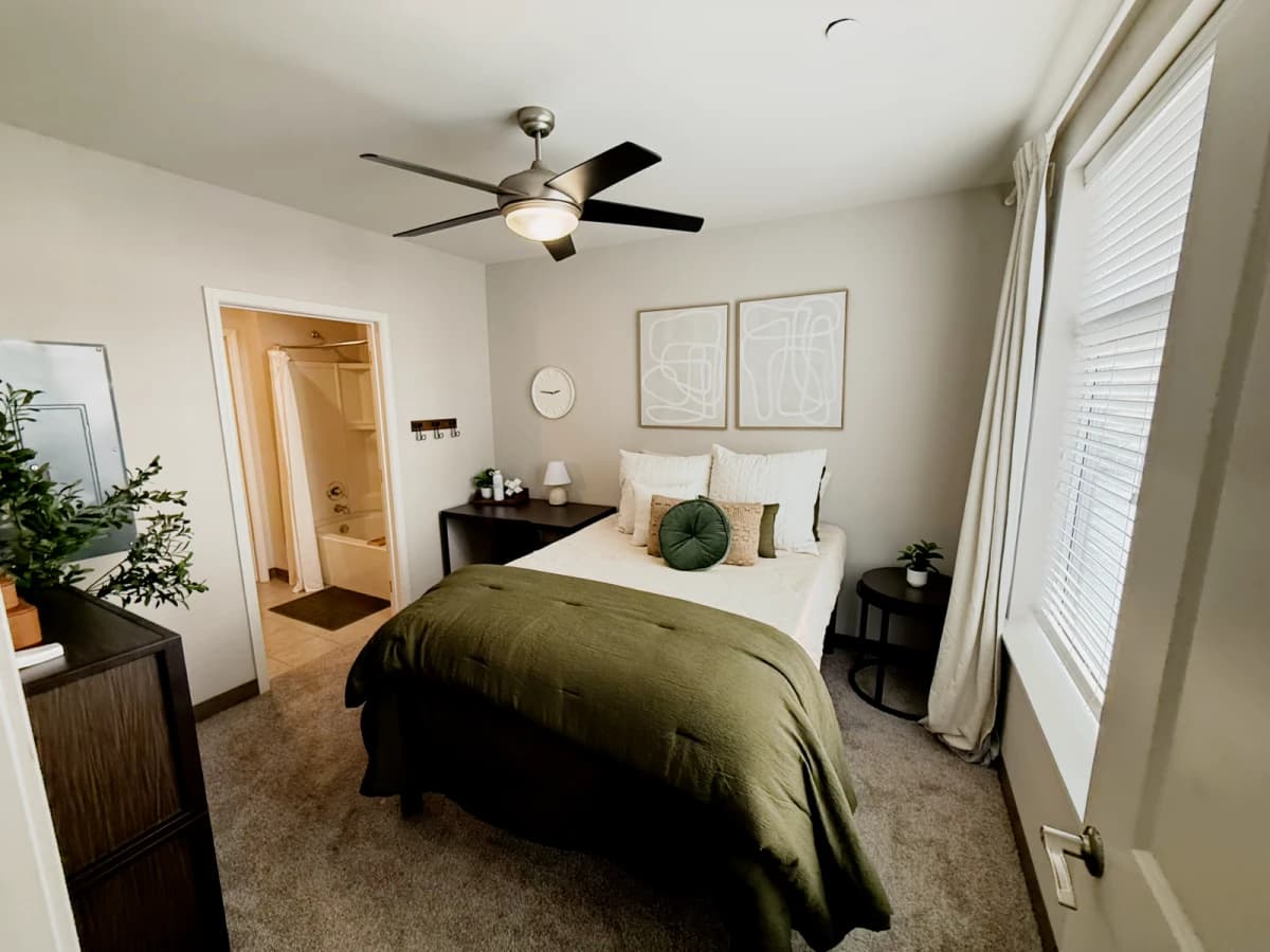 2 Bed 2 Bath Private