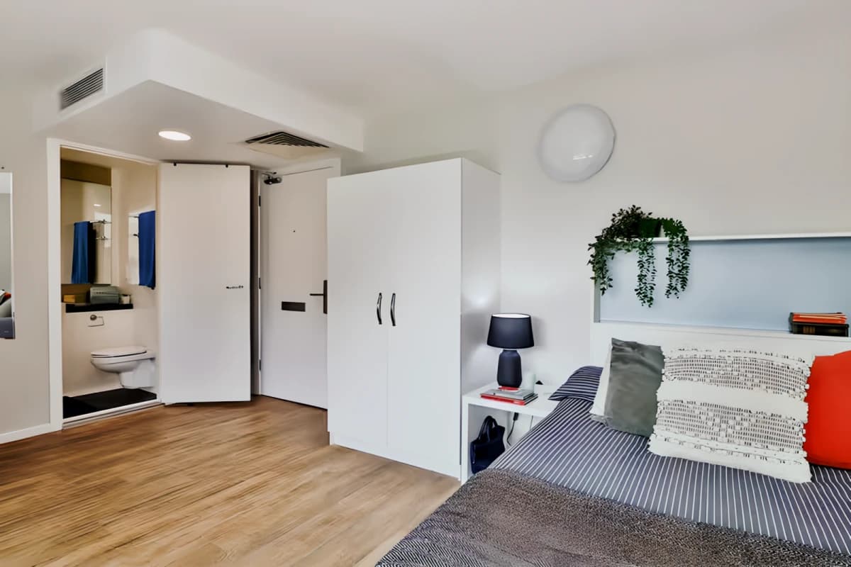 Classic Studio - Limited View