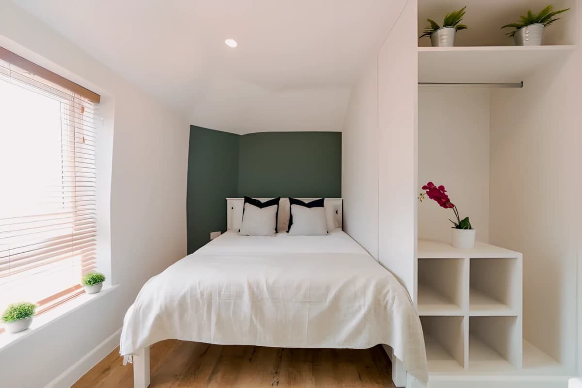 8 Bedrooms