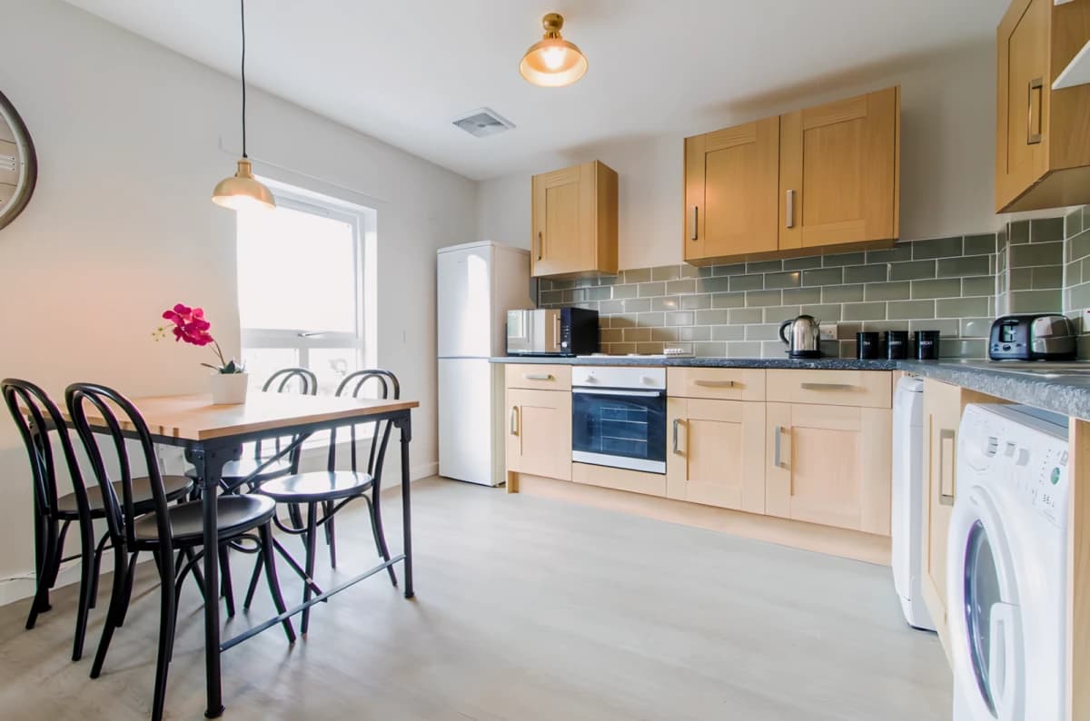 4 Bedrooms 2 bathrooms
