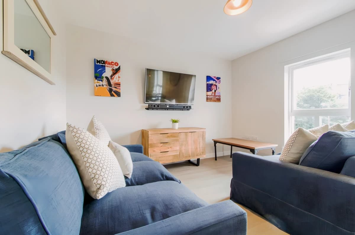 4 Bedrooms 2 bathrooms