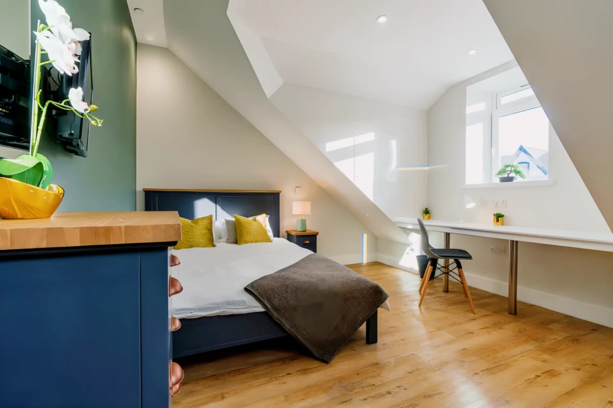 7 bedrooms 2 bathrooms