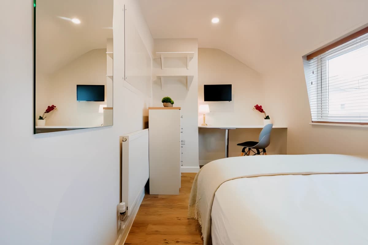 8 Bedrooms