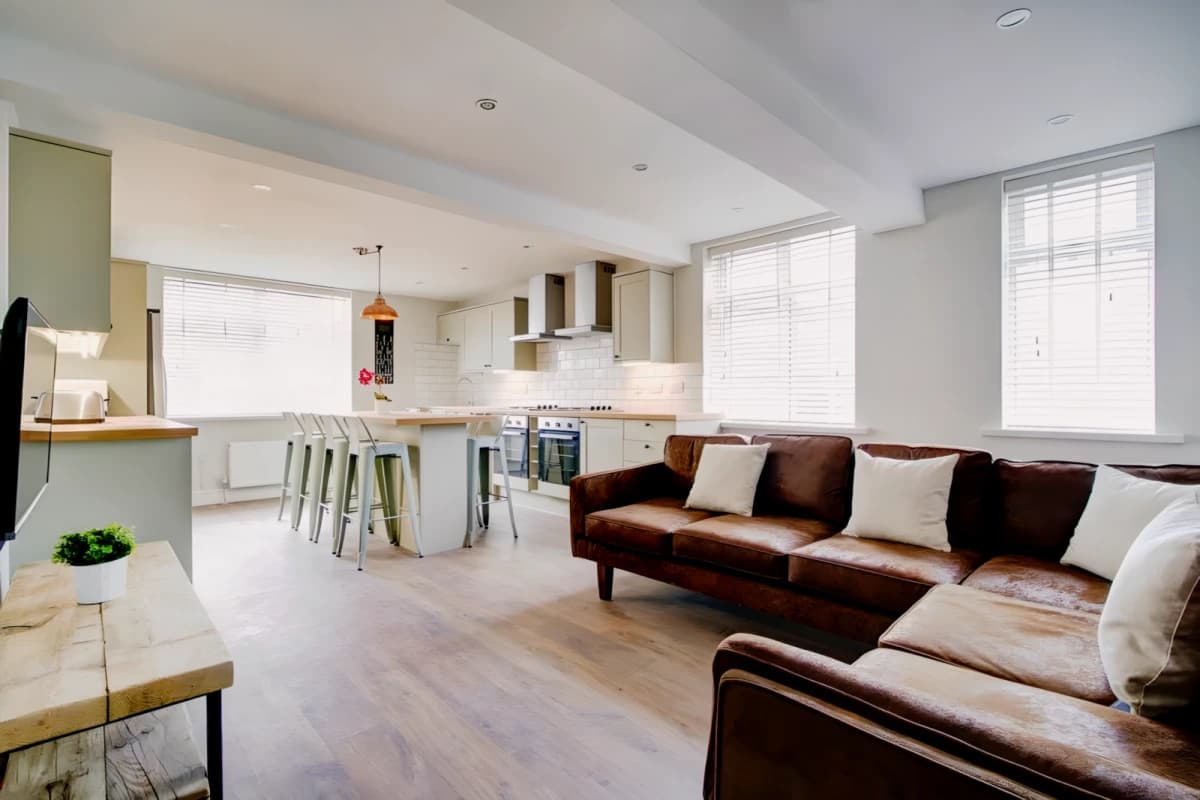 8 bedrooms 2 bathrooms