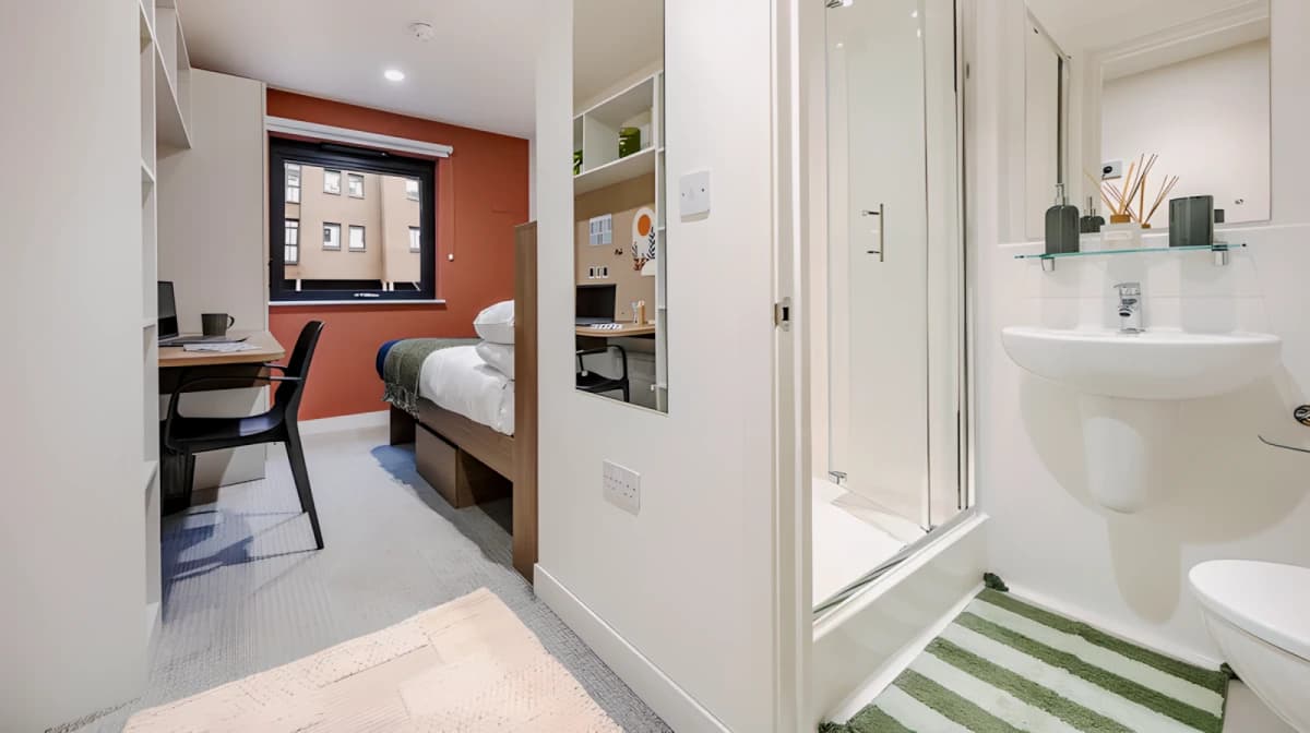 Classic En-suite Plus