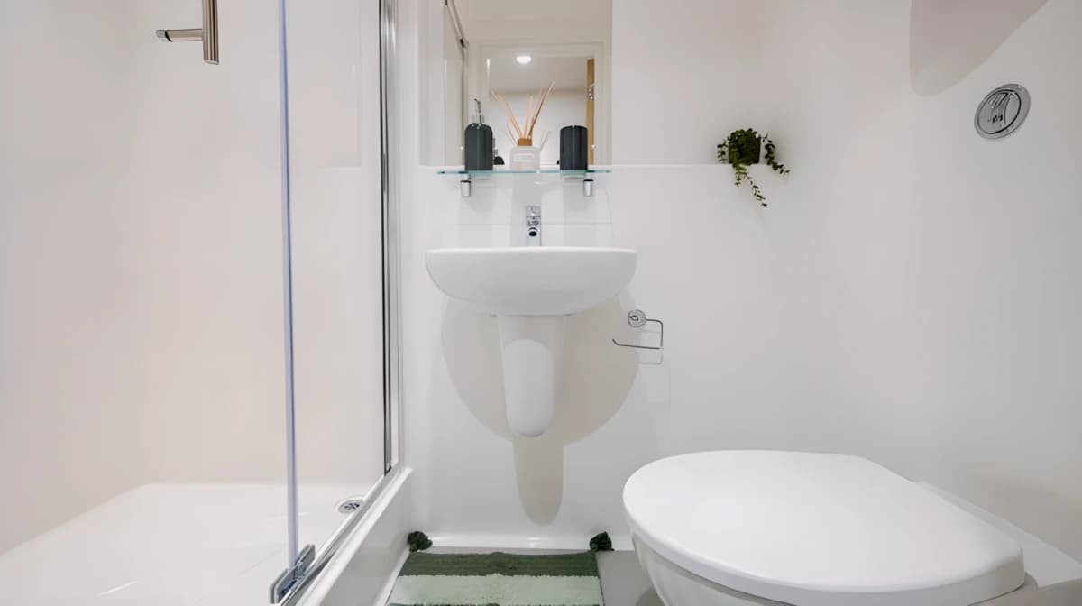 Classic En-suite Plus
