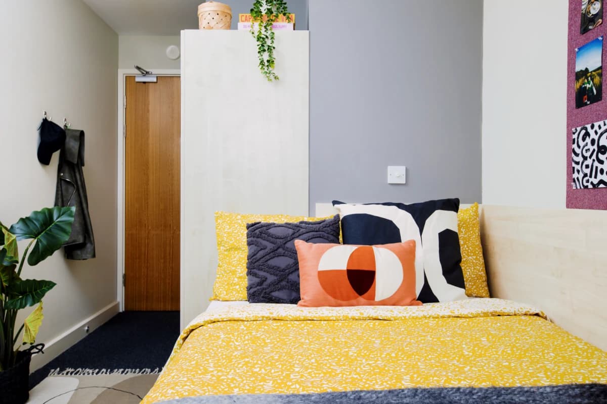 Medium Ensuite