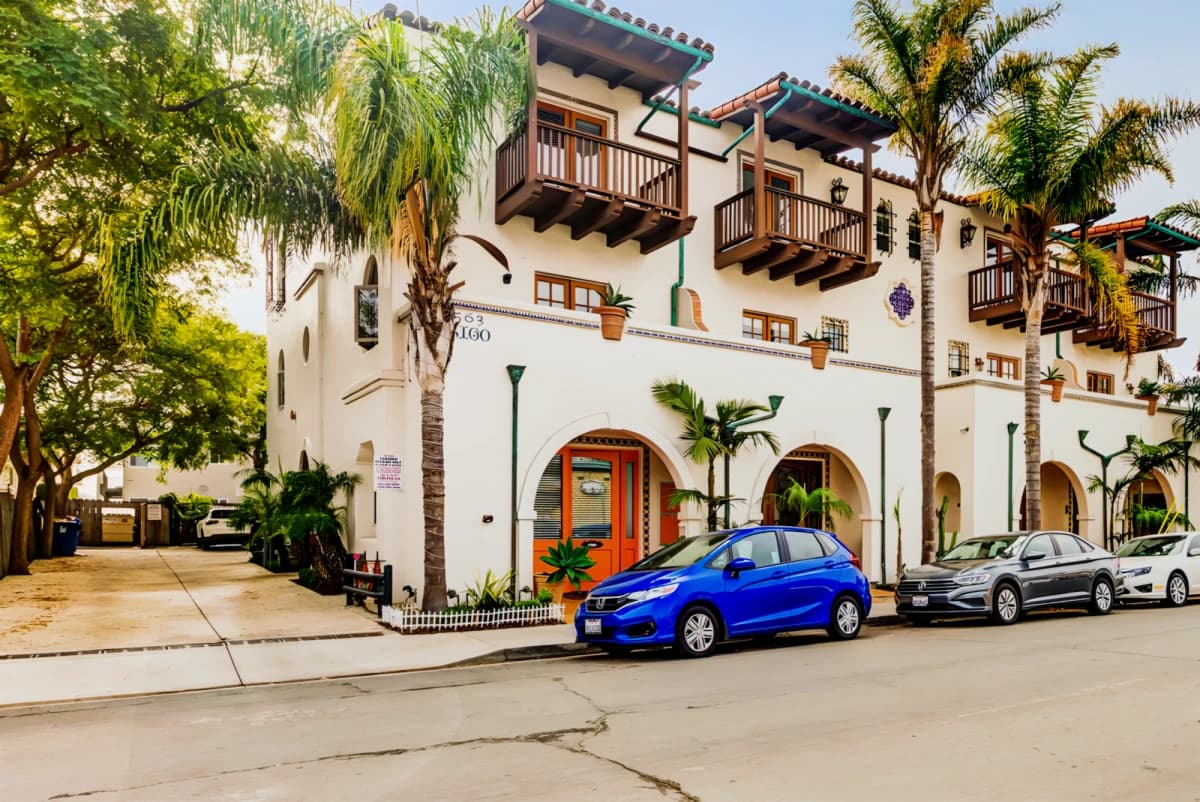 Solis Isla Vista image 2