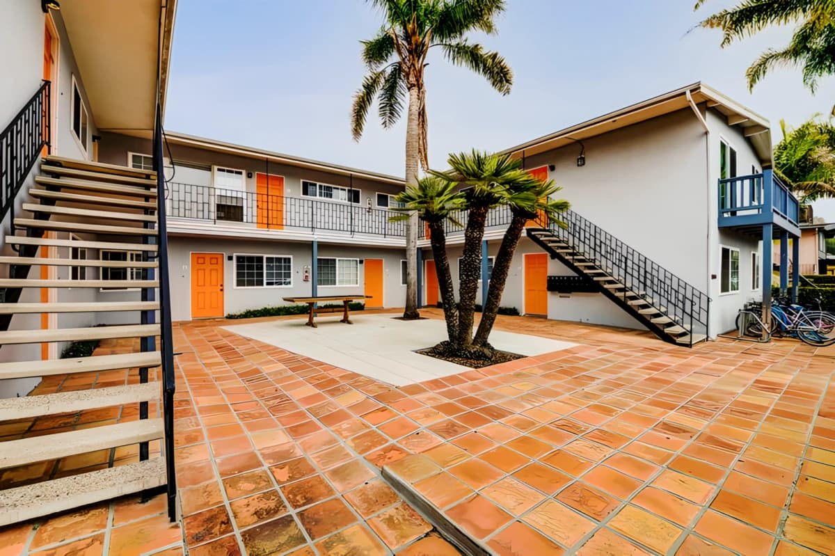 Solis Isla Vista image