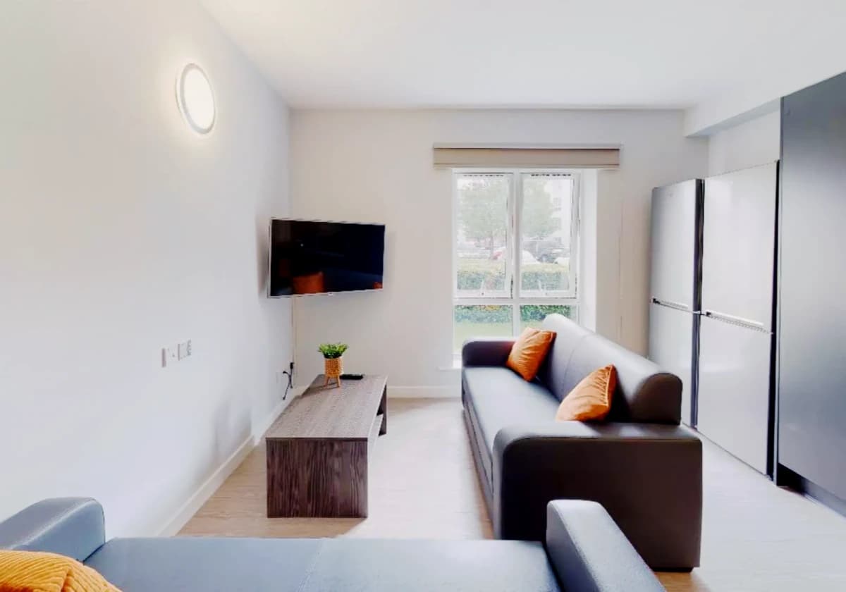 iQ Student Quarter image