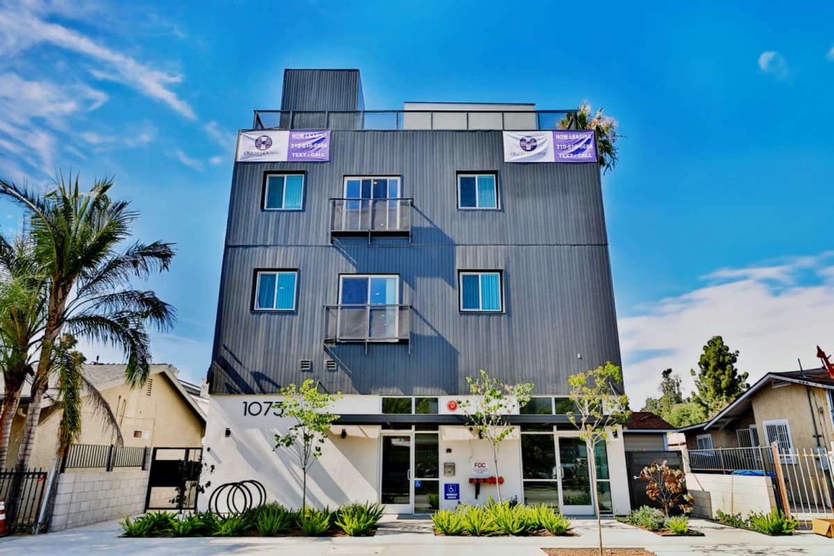 1073 Exposition Blvd