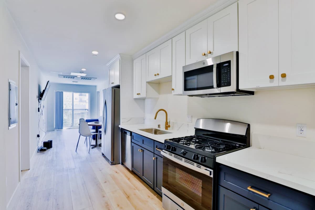 1073 Exposition Blvd image 5