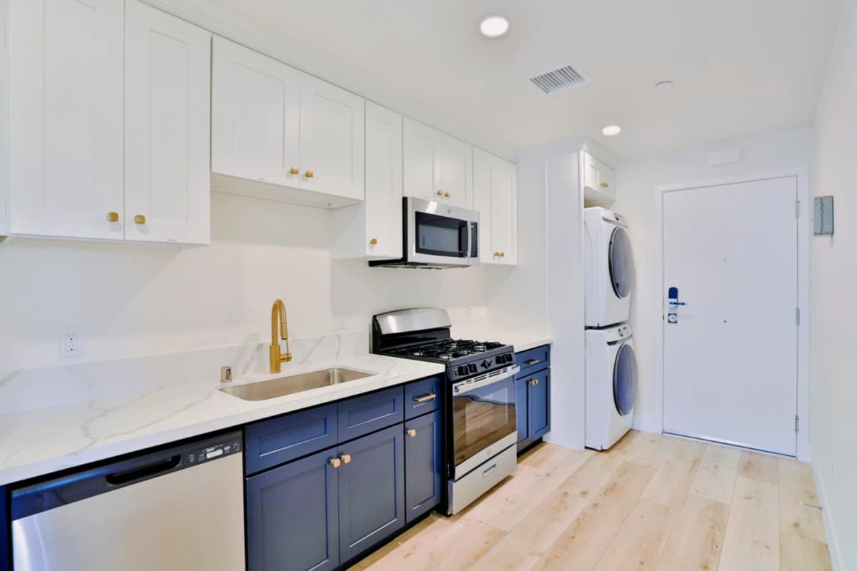 1073 Exposition Blvd image 4