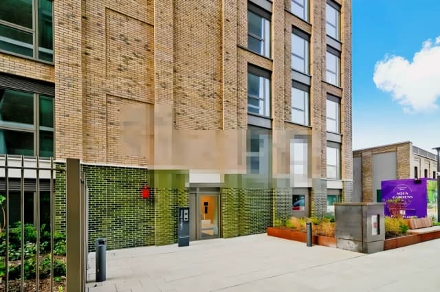 RL-Galleria House, Western Gateway, E16 image 2