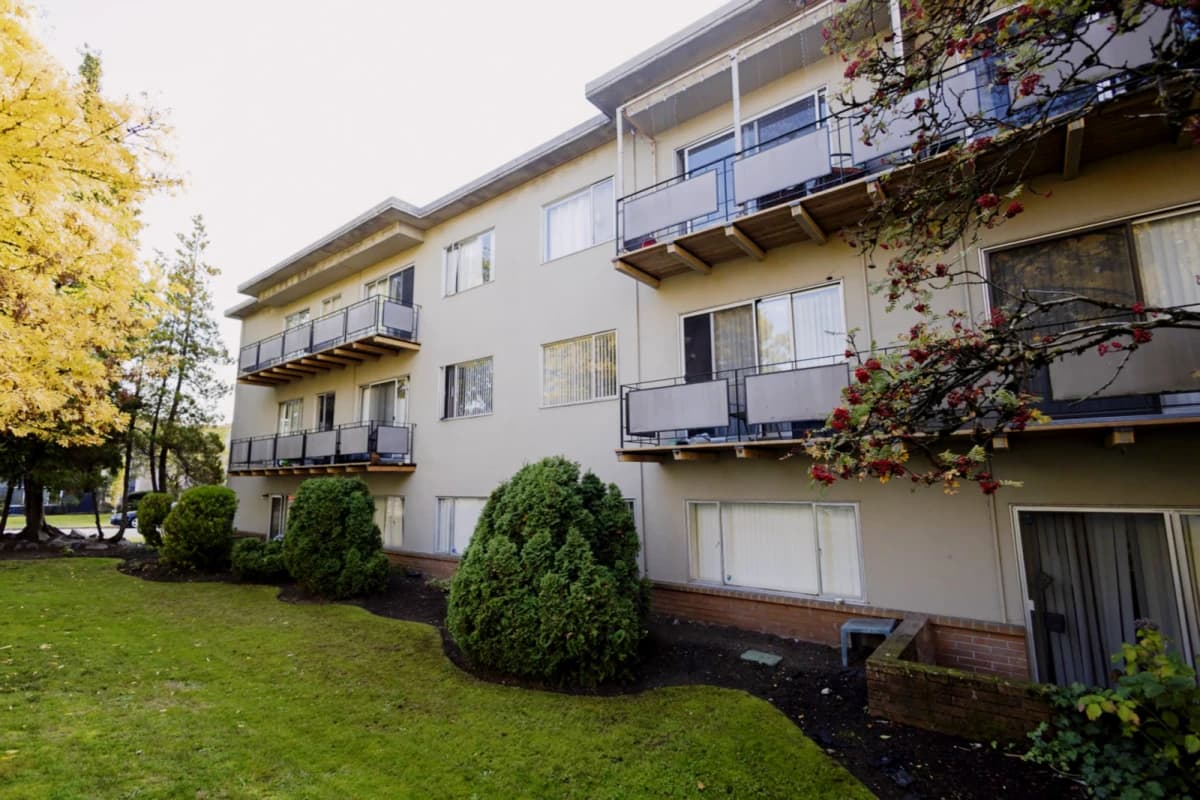 8735 Selkirk