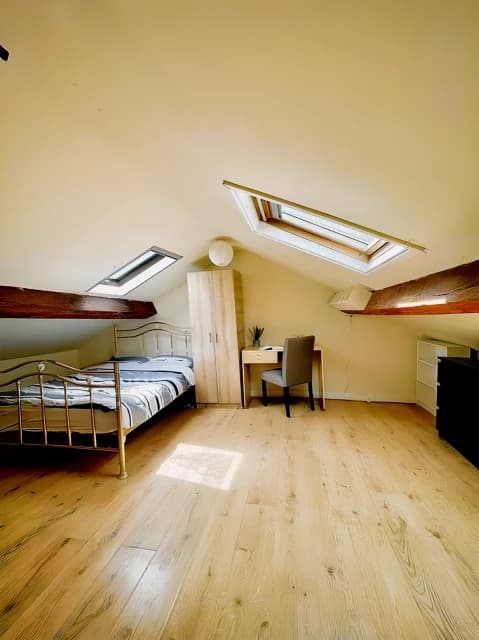 6 Bedrooms 2 bathrooms