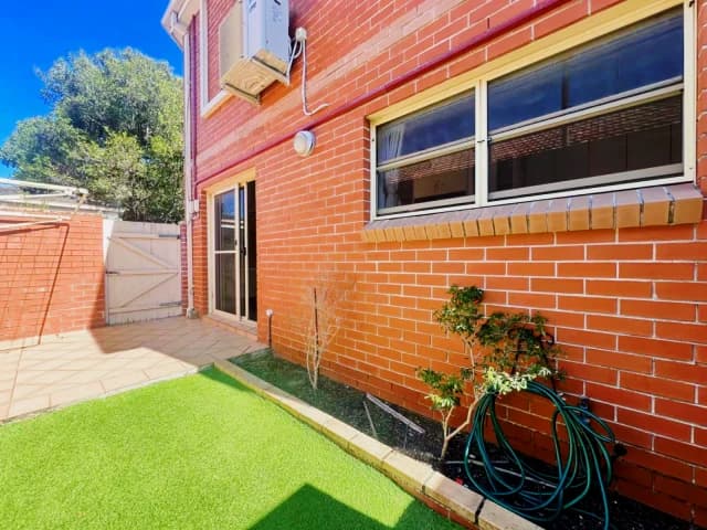 14 Middle St