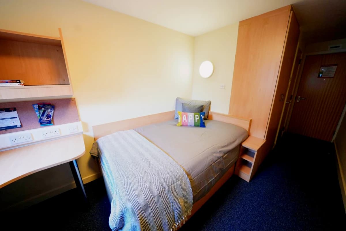 Standard Ensuite (within a 4 bed flat)