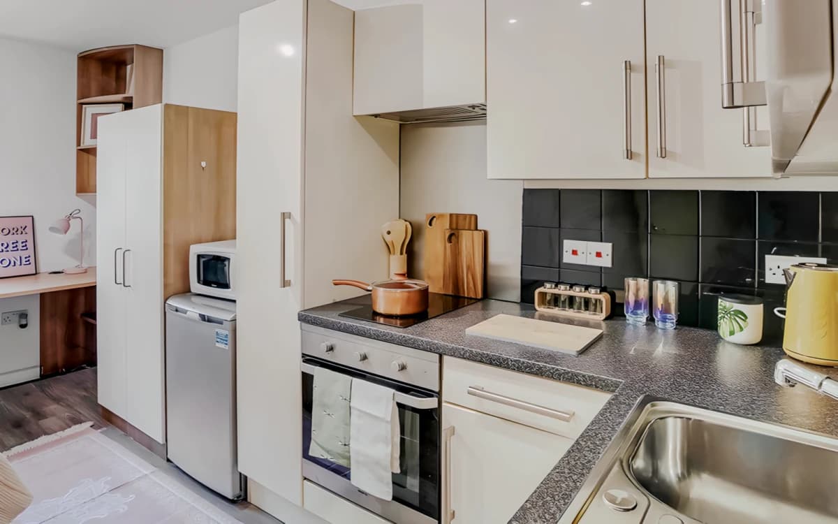 Lit Islington Residence image