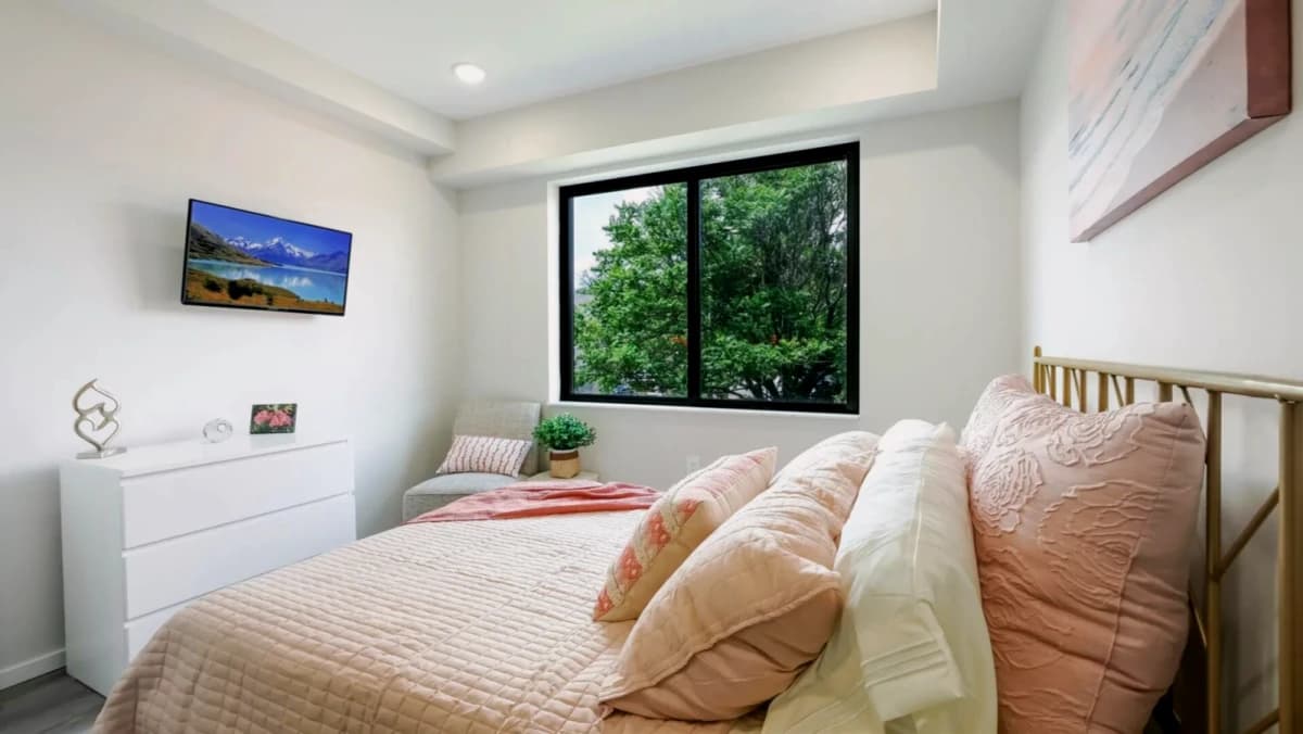 4419 Ludlow image