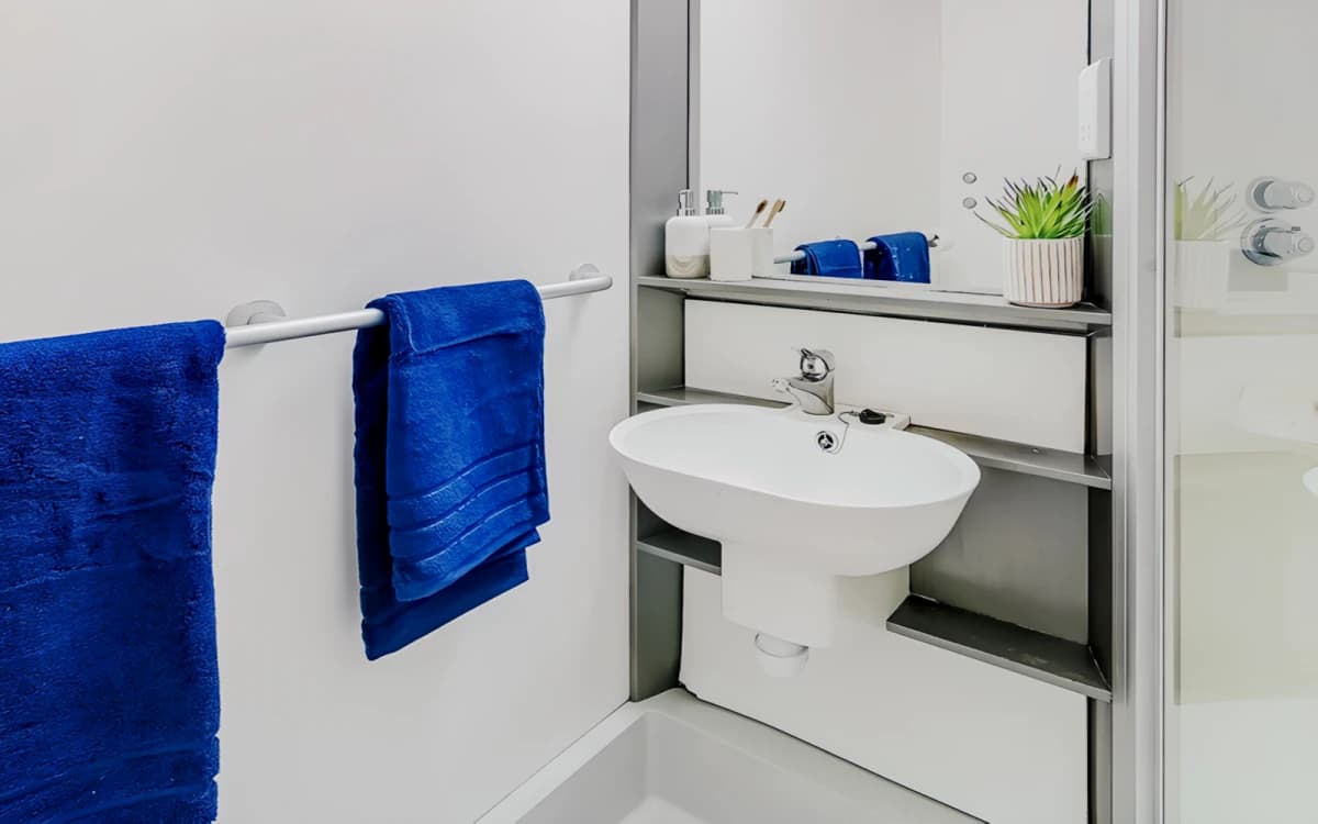 Lit Islington Residence image