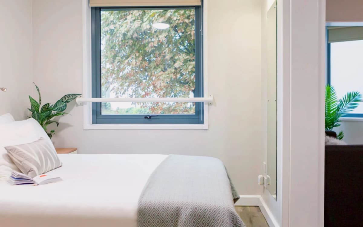 Lit Islington Residence image