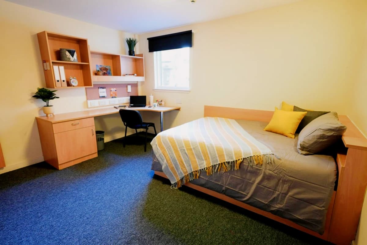 Double Ensuite (within a 5 bed flat)