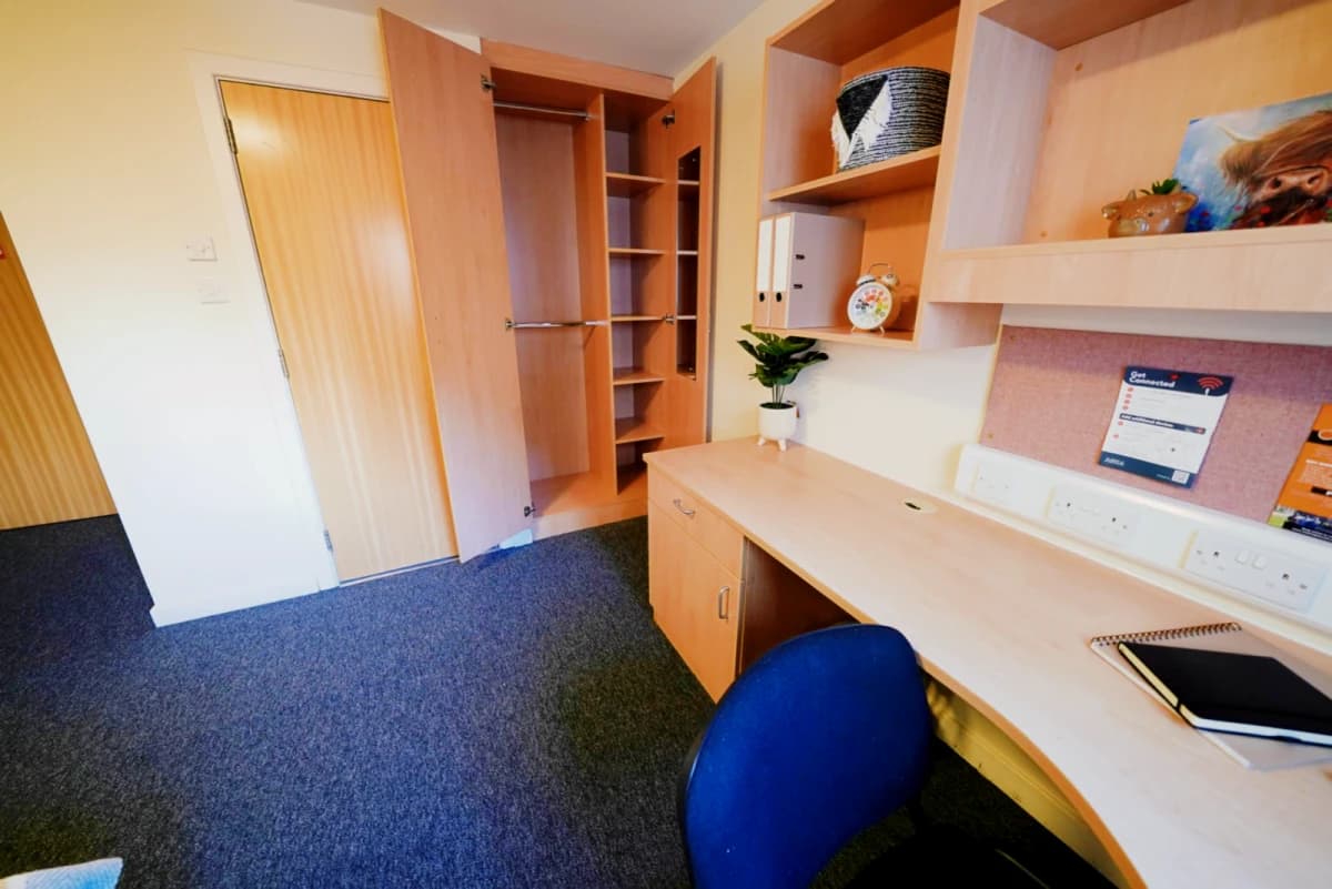 Double Ensuite (within a 5 bed flat)
