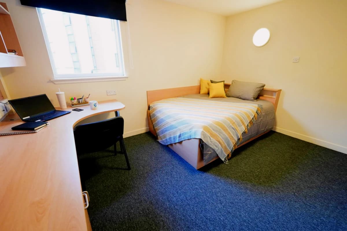 Double Ensuite (within a 5 bed flat)