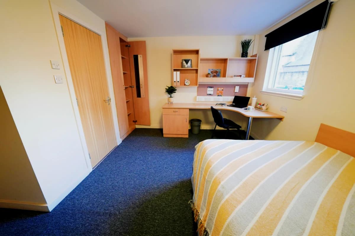 Double Ensuite (within a 5 bed flat)
