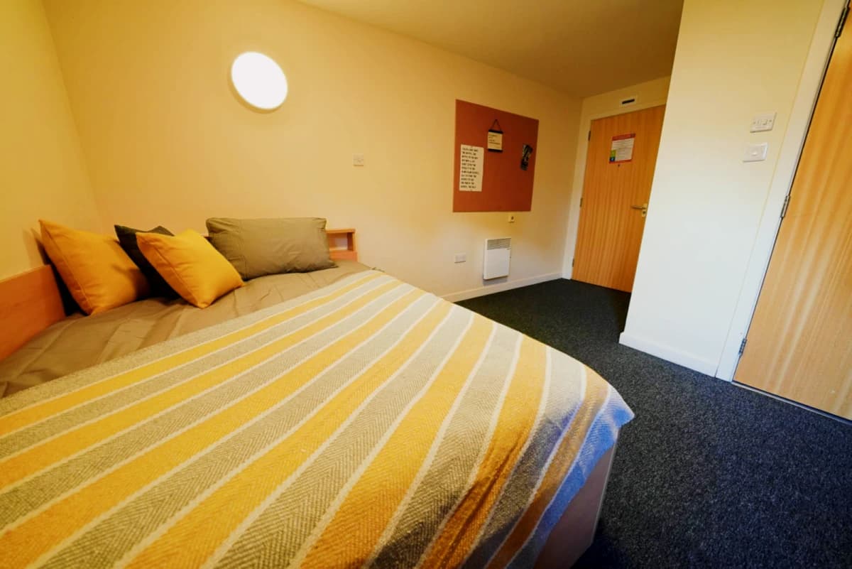Double Ensuite (within a 5 bed flat)