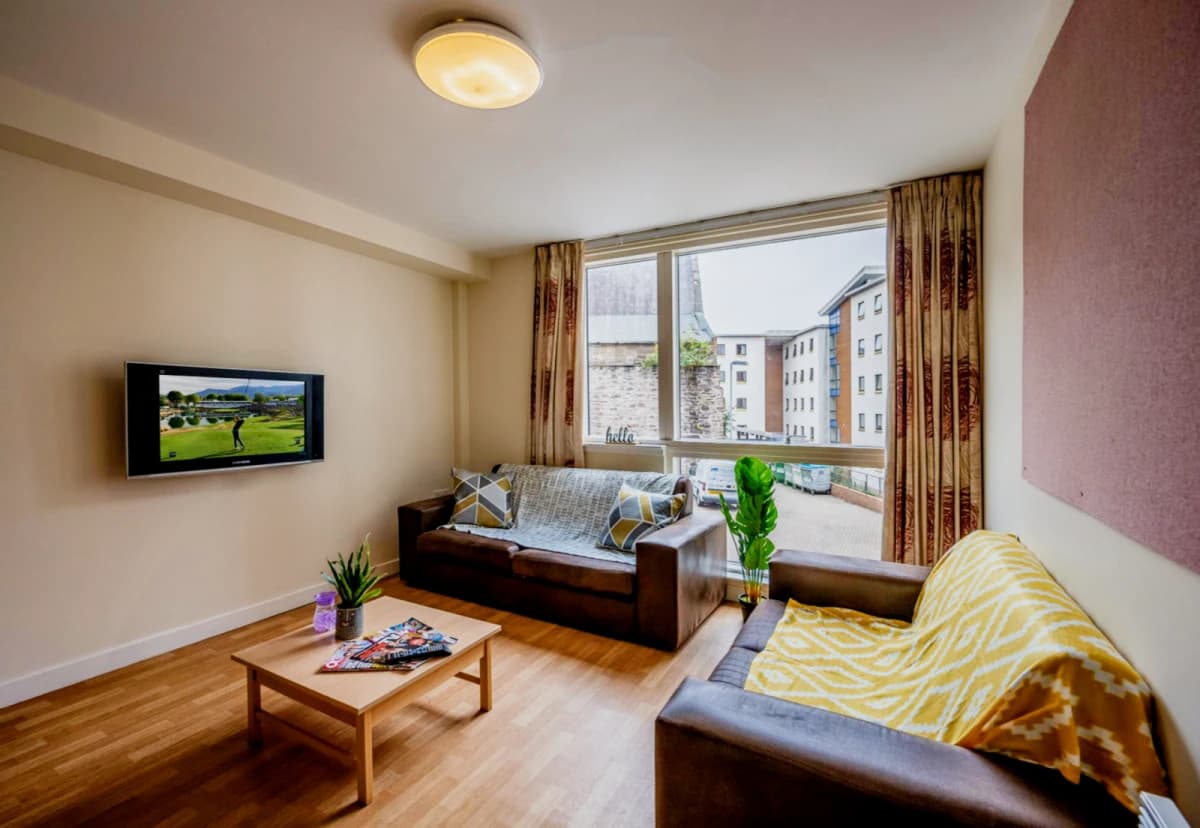 Double Ensuite (within a 5 bed flat)