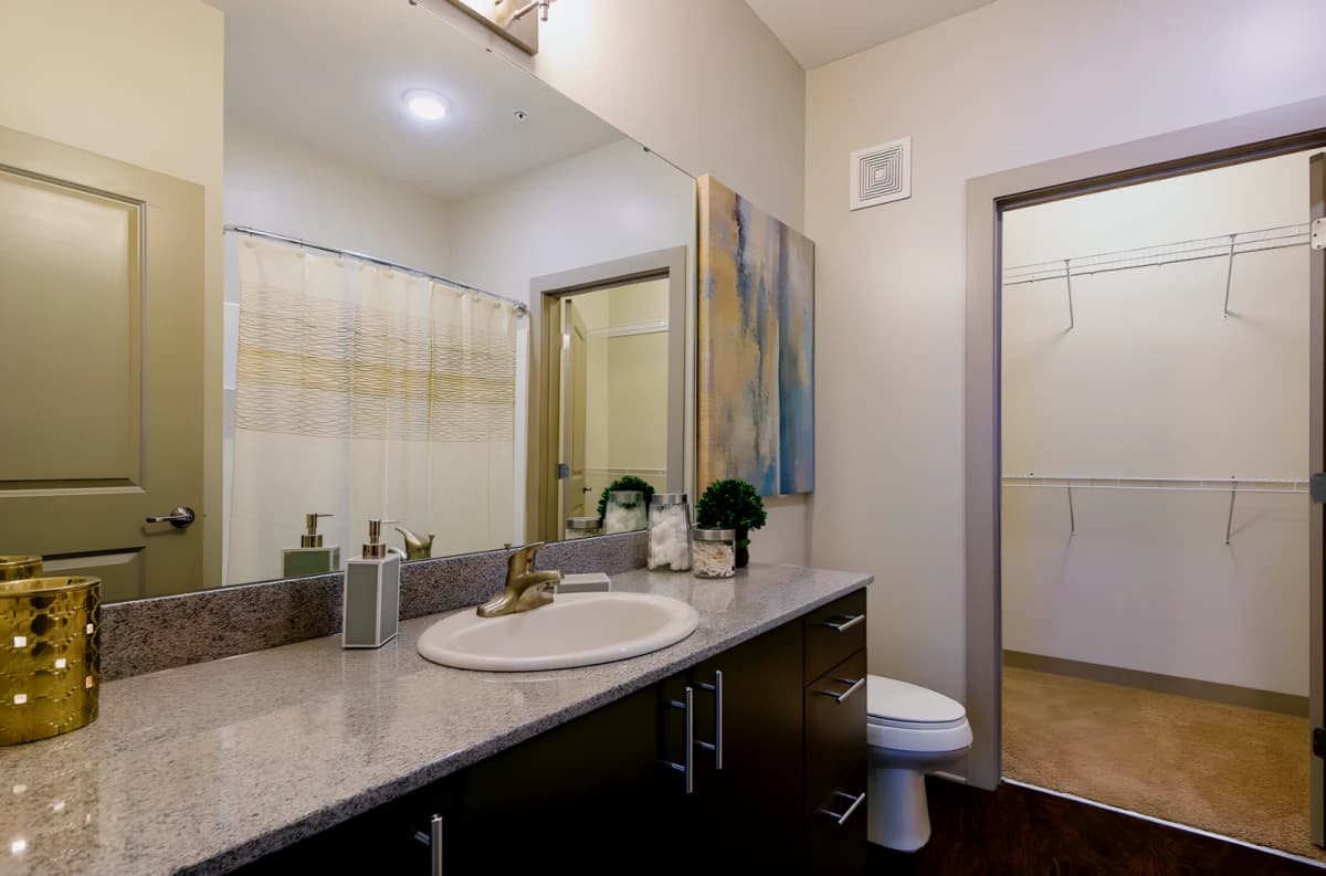 5 Bed 5 Bath E1