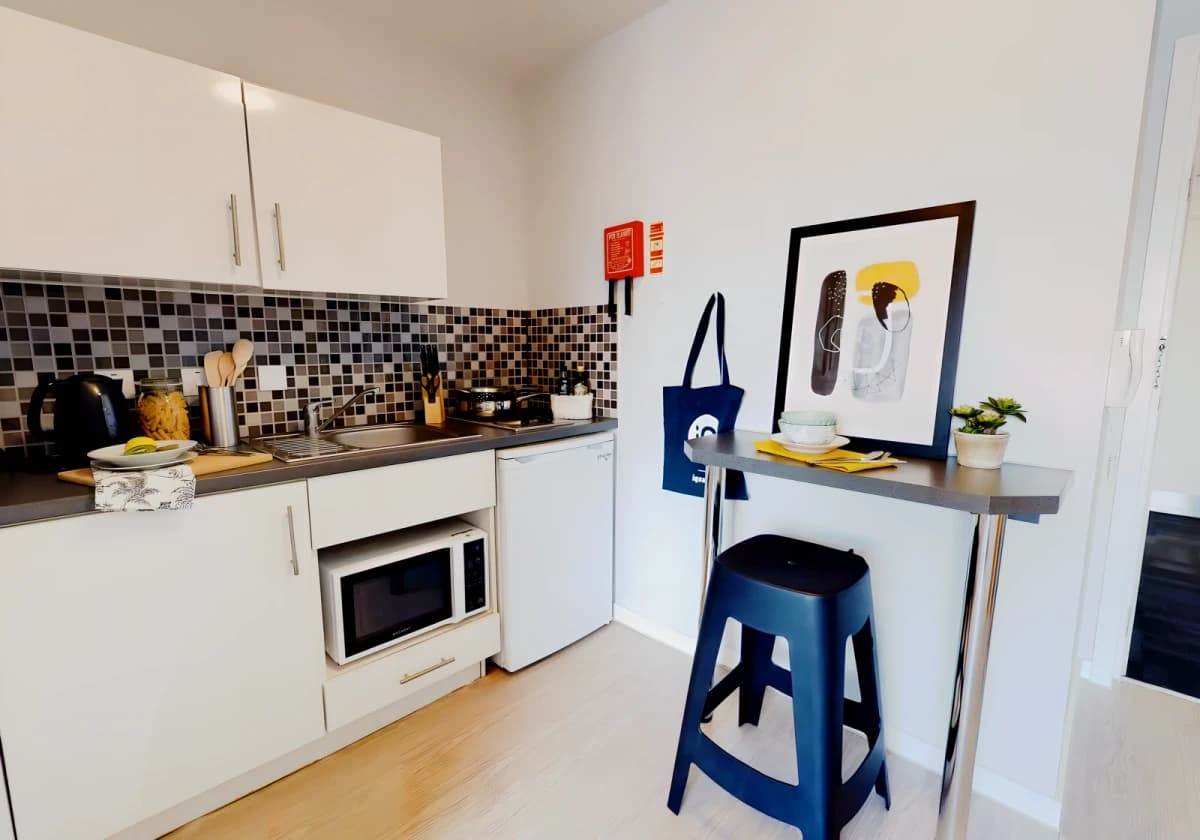 iQ Sterling Court image